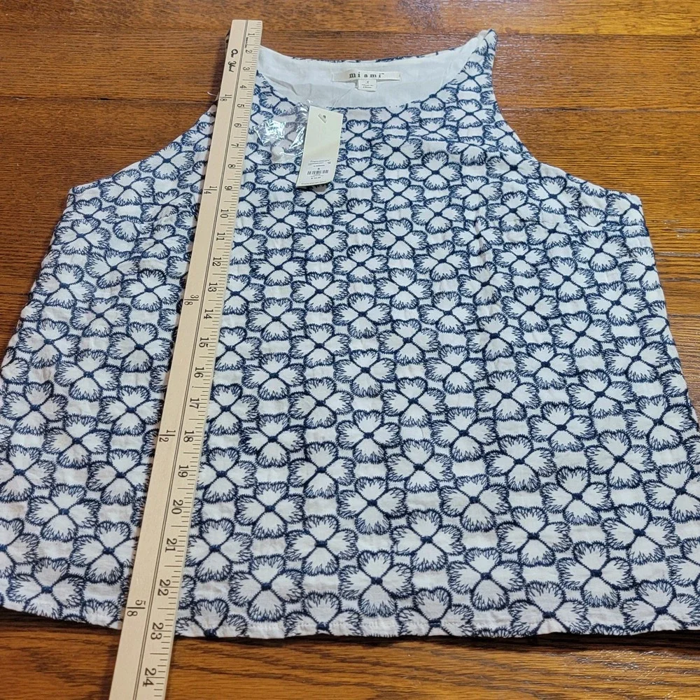 NWT Francesca's Miami Sleeveless Top Blue‎ Embroidered Floral Tank Size Small
